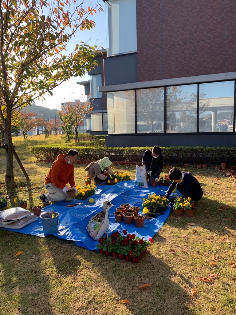 花の植替え活動の写真